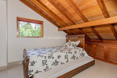 Casa de 4 alcobas en arriendo en Cola Del Zorro, Medellín, 425 m² · foto 3 de 20