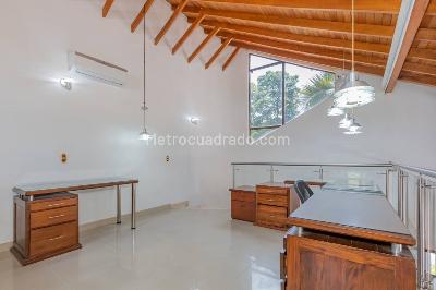 Casa de 4 alcobas en arriendo en Cola Del Zorro, Medellín, 425 m² · foto 4 de 20