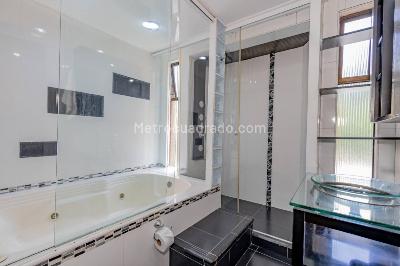 Casa de 4 alcobas en arriendo en Cola Del Zorro, Medellín, 425 m² · foto 6 de 20