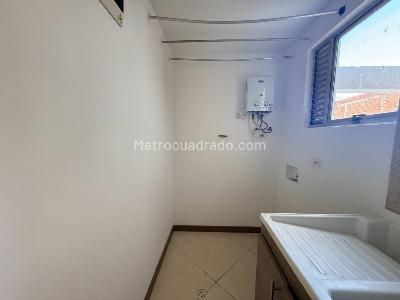 Apartamento de 3 alcobas en venta en San Jose Obrero, Bello, 86 m² · foto 4 de 17