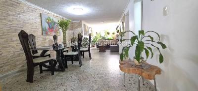 Casa de 4 alcobas en arriendo en El Velodromo, Medellín, 243 m² · foto 3 de 17