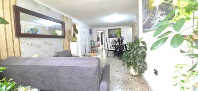 Casa de 4 alcobas en arriendo en El Velodromo, Medellín, 243 m² · foto 4 de 17