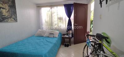 Casa de 4 alcobas en arriendo en El Velodromo, Medellín, 243 m² · foto 10 de 17