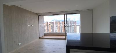 Apartamento de 3 alcobas en venta en Loma De Los Bernal, Medellín, 67 m² · foto 2 de 14