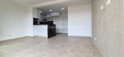 Apartamento de 3 alcobas en venta en Loma De Los Bernal, Medellín, 67 m² · foto 4 de 14