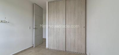 Apartamento de 3 alcobas en venta en Loma De Los Bernal, Medellín, 67 m² · foto 11 de 14