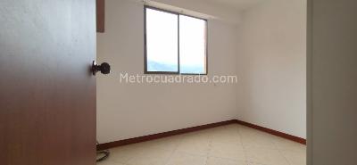 Apartamento de 3 alcobas en arriendo en Loma De Los Bernal, Medellín, 120 m² · foto 12 de 17
