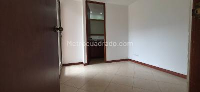 Apartamento de 3 alcobas en arriendo en Loma De Los Bernal, Medellín, 120 m² · foto 14 de 17