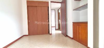 Apartamento de 3 alcobas en arriendo en Loma De Los Bernal, Medellín, 120 m² · foto 15 de 17