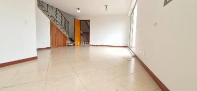 Apartamento de 3 alcobas en arriendo en Loma De Los Bernal, Medellín, 120 m² · foto 3 de 17