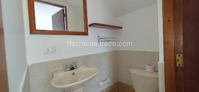 Apartamento de 3 alcobas en arriendo en Loma De Los Bernal, Medellín, 120 m² · foto 8 de 17