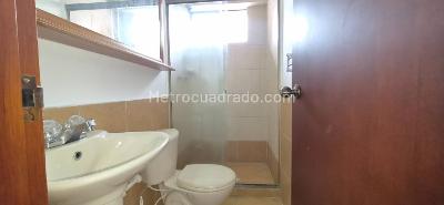 Apartamento de 3 alcobas en arriendo en Loma De Los Bernal, Medellín, 120 m² · foto 9 de 17