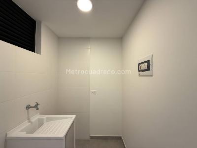 Apartamento de 3 alcobas en venta en Los Colores, Medellín, 84 m² · foto 3 de 20