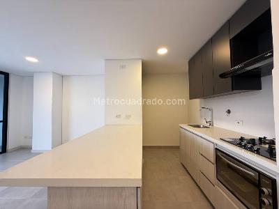 Apartamento de 3 alcobas en venta en Los Colores, Medellín, 84 m² · foto 4 de 20