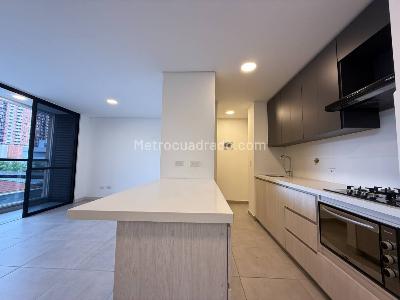 Apartamento en venta en Los Colores, Medellín · foto 2 de 20