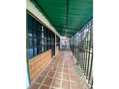 Casa de 5 alcobas en venta en Ciudad Cordoba, Cali, 76 m² · foto 3 de 20