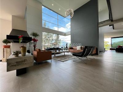 Casa de 4 alcobas en venta en Copacabana, Medellín, 730 m² · foto 2 de 20