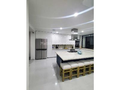 Casa de 5 alcobas en venta en Norteamerica, Bello · foto 5 de 20