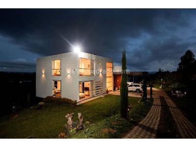Casa de 4 alcobas en venta en Aeropuerto Via Guarne, Rionegro, 411 m² · foto 2 de 20