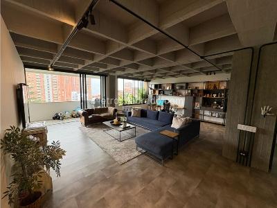 Apartamento de 3 alcobas en venta en Poblado El Campestre, Medellín, 230 m² · foto 2 de 16