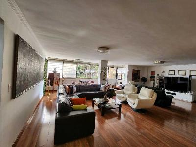 Apartamento de 3 alcobas en venta en Poblado El Campestre, Medellín, 264 m² · foto 2 de 18
