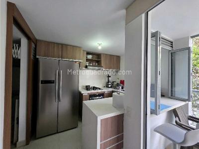 Apartamento de 2 alcobas en venta en Loma De Las Brujas, Envigado, 70 m² · foto 2 de 14