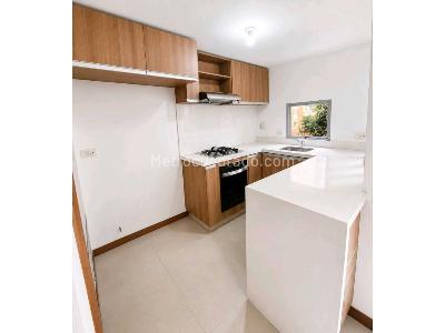 Apartamento de 2 alcobas en venta en Loma De Las Brujas, Envigado, 70 m² · foto 3 de 14