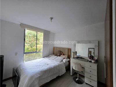Apartamento de 2 alcobas en venta en Loma De Las Brujas, Envigado, 70 m² · foto 12 de 14