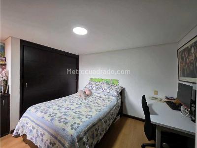 Apartamento de 3 alcobas en venta en Loma De Los Bernal, Medellín, 68 m² · foto 5 de 11