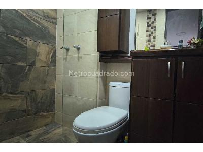 Apartamento de 3 alcobas en venta en Loma De Los Bernal, Medellín, 68 m² · foto 6 de 11