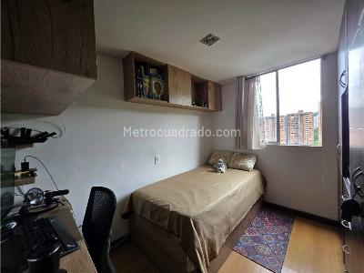 Apartamento de 3 alcobas en venta en Loma De Los Bernal, Medellín, 68 m² · foto 7 de 11