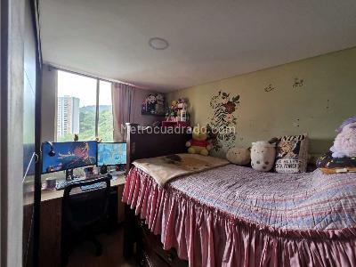 Apartamento de 3 alcobas en venta en Loma De Los Bernal, Medellín, 68 m² · foto 8 de 11