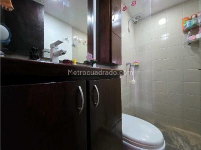 Apartamento de 3 alcobas en venta en Loma De Los Bernal, Medellín, 68 m² · foto 9 de 11