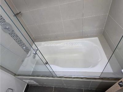 Apartamento de 3 alcobas en venta en Loma De Las Brujas, Envigado, 128 m² · foto 8 de 17