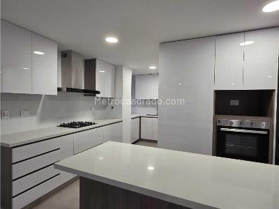 Apartamento en venta en Pontevedra Otraparte, Envigado · foto 2 de 13
