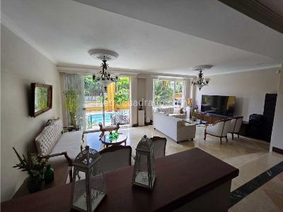Casa de 4 alcobas en venta en Envigado, Envigado, 321 m² · foto 2 de 18
