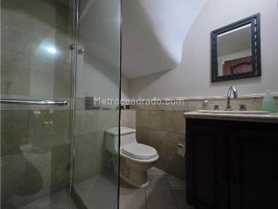 Casa de 4 alcobas en venta en Envigado, Envigado, 321 m² · foto 15 de 18