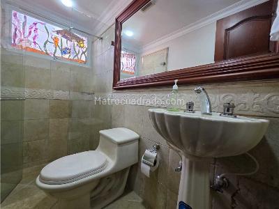 Casa de 4 alcobas en venta en Envigado, Envigado, 321 m² · foto 17 de 18