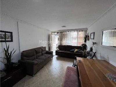 Casa de 3 alcobas en venta en Comuna 6 San Jose, Armenia, 111 m² · foto 2 de 11