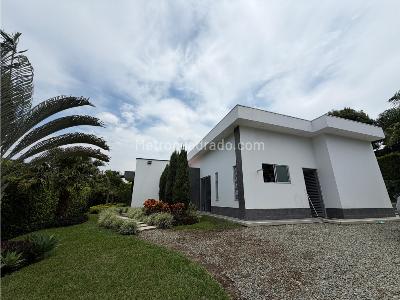 Casa de 4 alcobas en venta en Armenia Rural, Armenia, 320 m² · foto 2 de 20