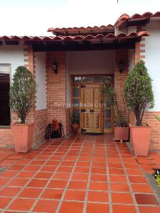 Casa de 3 alcobas en venta en Cerritos, Pereira, 1786 m² · foto 2 de 20