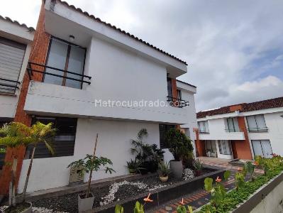 Casa en venta en Av, Pereira · foto 2 de 20