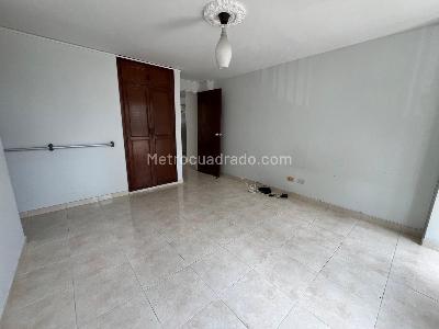 Apartamento de 3 alcobas en venta en Pinares, Pereira, 118 m² · foto 2 de 9