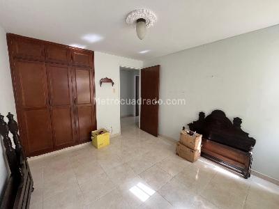 Apartamento de 3 alcobas en venta en Pinares, Pereira, 118 m² · foto 3 de 9