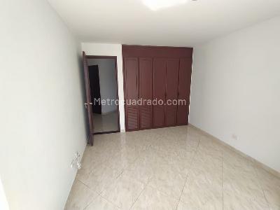 Apartamento de 3 alcobas en venta en Pinares, Pereira, 135 m² · foto 2 de 17