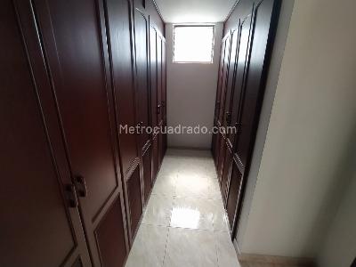 Apartamento de 3 alcobas en venta en Pinares, Pereira, 135 m² · foto 5 de 17