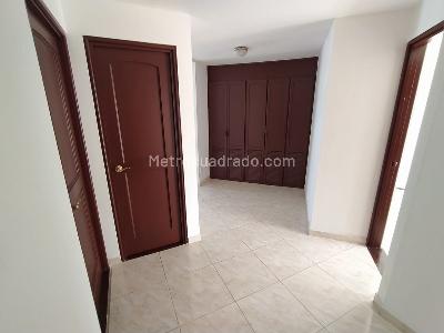 Apartamento de 3 alcobas en venta en Pinares, Pereira, 135 m² · foto 14 de 17