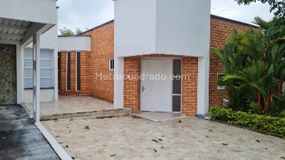 Casa de 4 alcobas en venta en Cerritos, Pereira, 1470 m² · foto 2 de 11