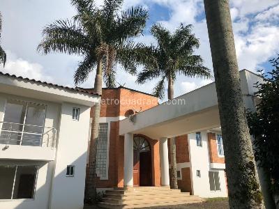 Casa de 5 alcobas en venta en Cerritos, Pereira, 1960 m² · foto 3 de 14