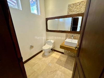 Casa de 5 alcobas en arriendo en Via Cerritos, Pereira, 1500 m² · foto 8 de 20
